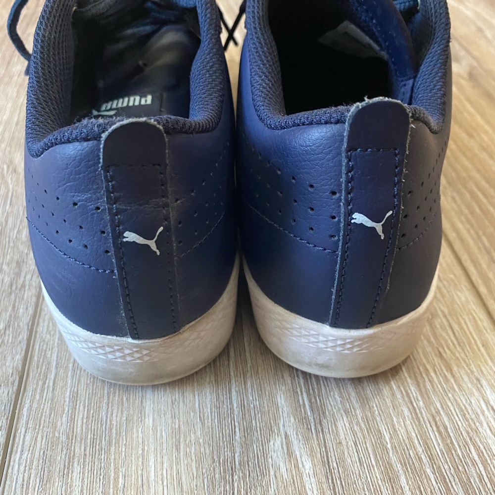 Ladies sz 9/12 Puma Leather Tennis Shoes Navy Blue - Picture 6 of 7